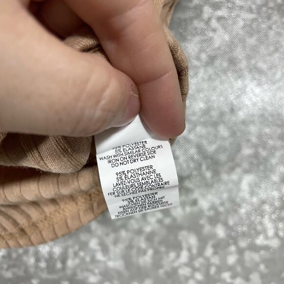 Nasty Gal NWT Taupe Ribbed Padded Shoulders Crop Top - Size Small - Sleeveless - Picture 6 of 7